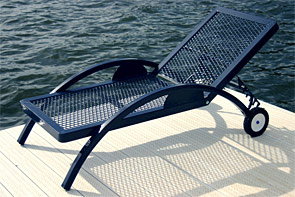 C-LOUNGE | Thermoplastic Coated Chaise Lounge Chair
