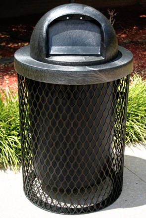 Model RL32TR | Leisure Series 32 Gallon Round Outside Trash Can (Black/Black)